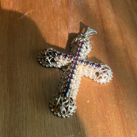 filagree Sarah Coventry Gold like cross necklace pendant - Picture 2 of 4